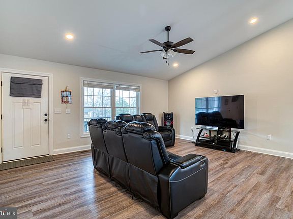 3rd image of 13084 Stonehouse Mountain Rd