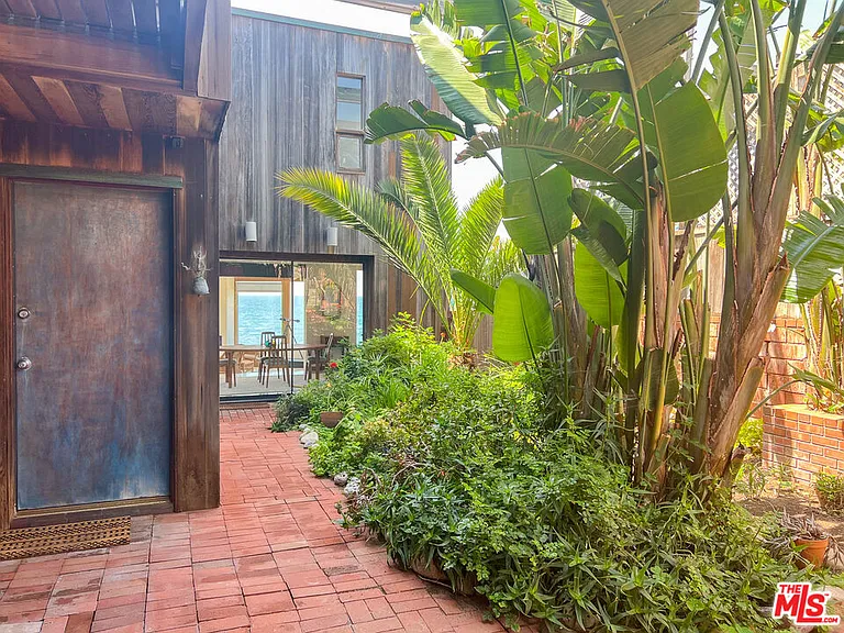 24150 Malibu Rd — Photo 36