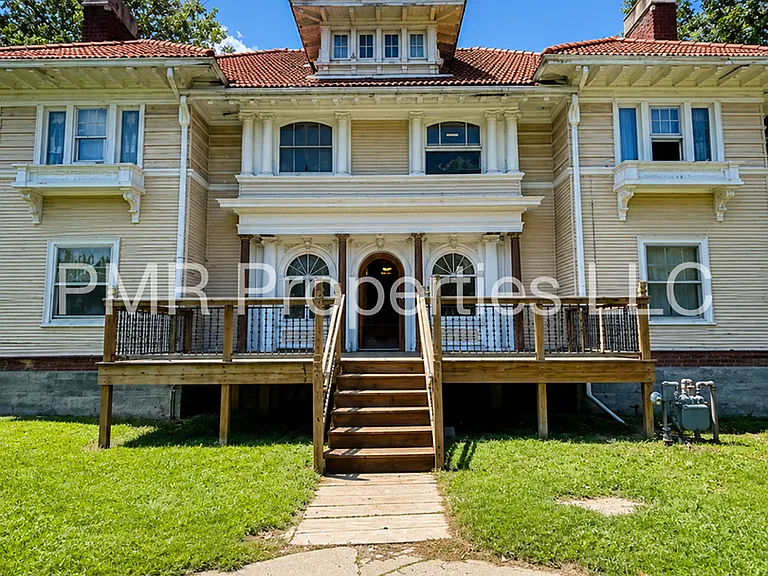 224 S 8th St — Photo 1