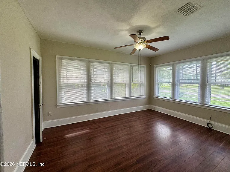 805 Saint Clair St — Photo 11