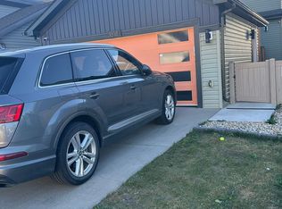 1818 25a St NW, Edmonton, AB T6T 2H8