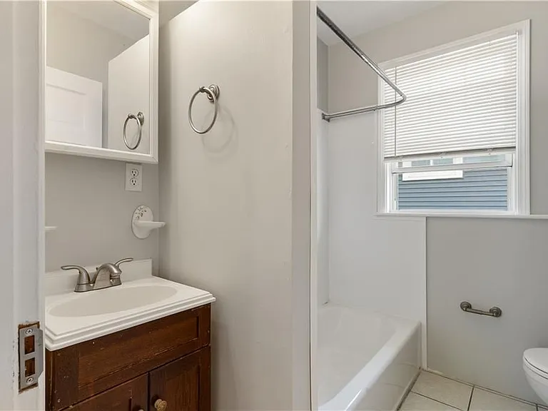 157 Irving Ave — Photo 10