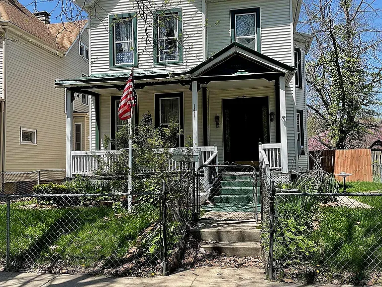 5 bed, 2444 sqft, $1,900 — Photo 1