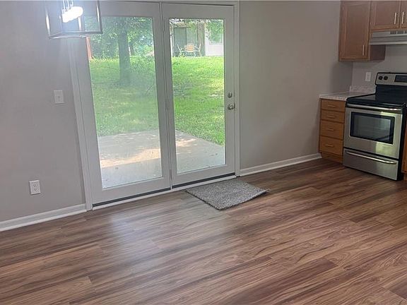 3rd image of 901 Coventry Ct