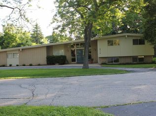 3718 Thornbrier Way, Bloomfield Hills, MI 48302