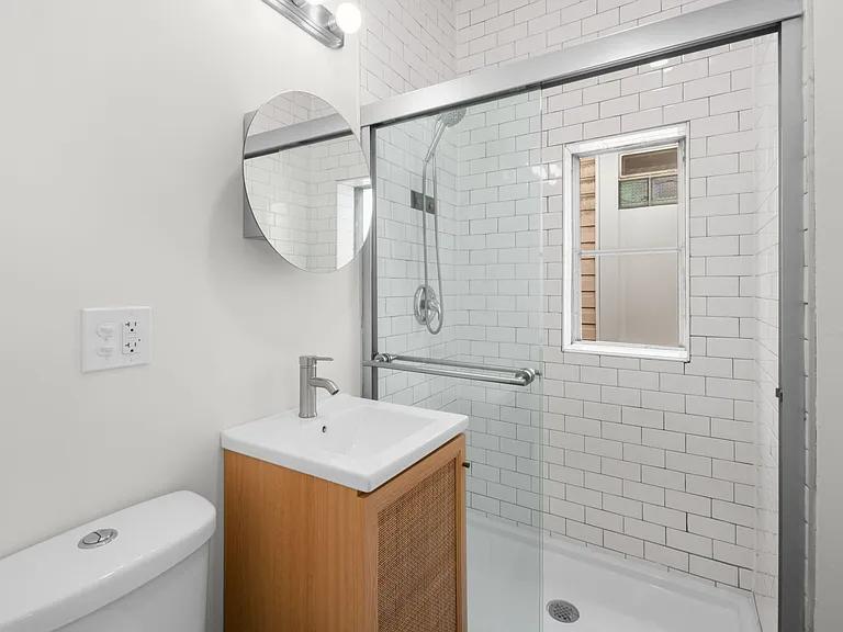 1749 W 19th St #2 — Photo 11