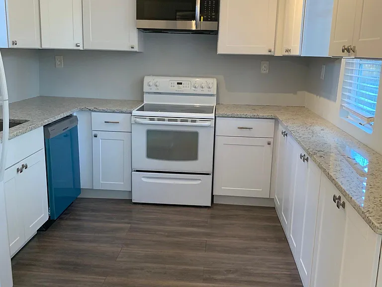 202 W Emma St — Photo 4