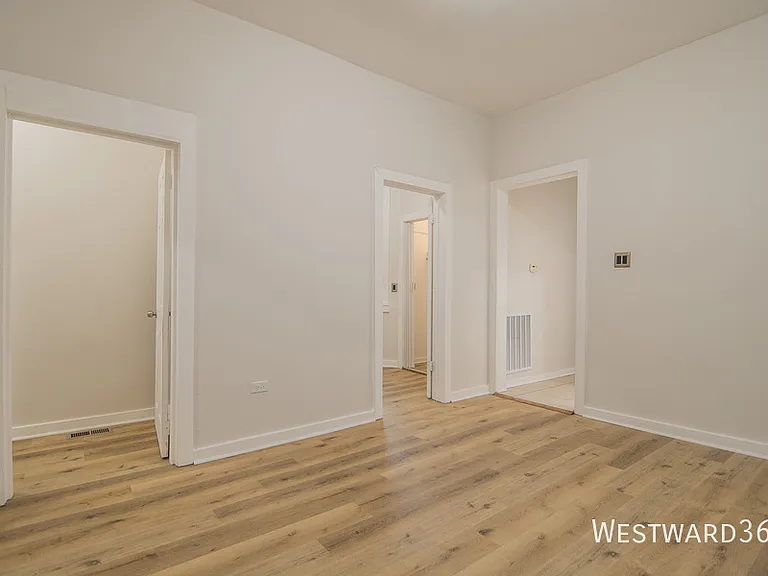1141 S Francisco Ave #R1 — Photo 1