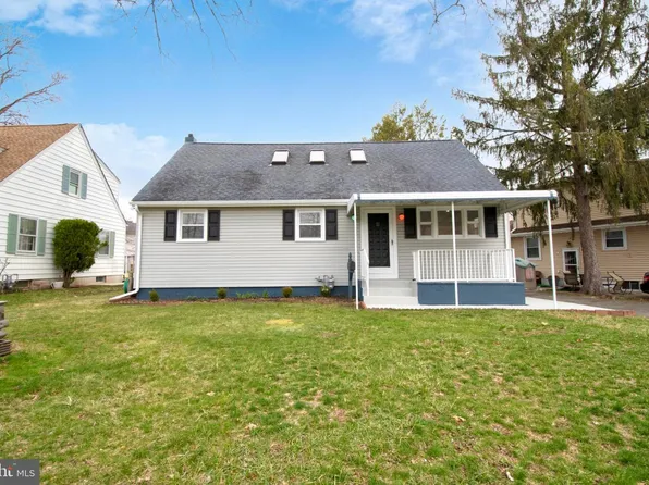 2 McCarthy Dr, Ewing, NJ 08618