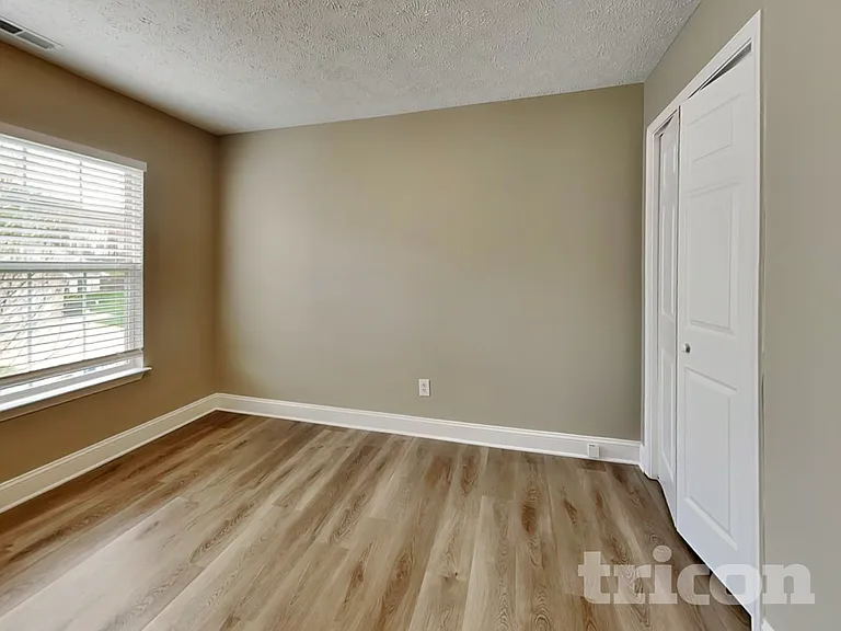 134 Walton Trce S — Photo 17