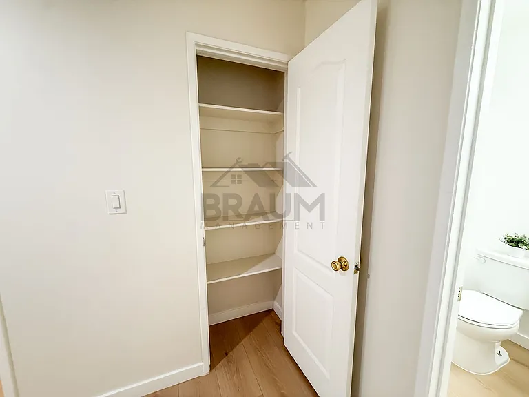 7323 WINNETKA — Photo 18