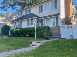 1076 Alhambra Rd, Baldwin, NY 11510