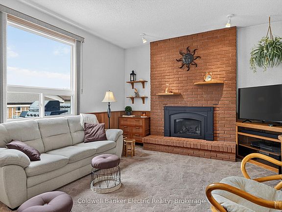 3rd image of 948 Smithside Ct