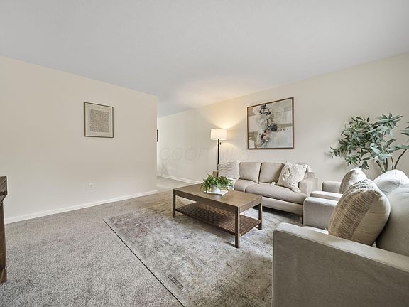 4th image of 2481 Queenswood Dr