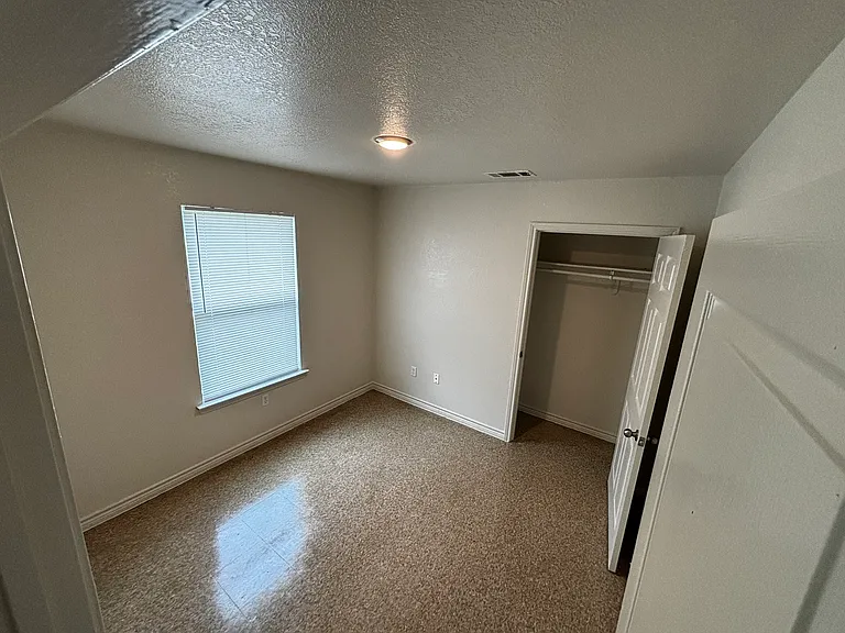 501 Henderson St — Photo 14