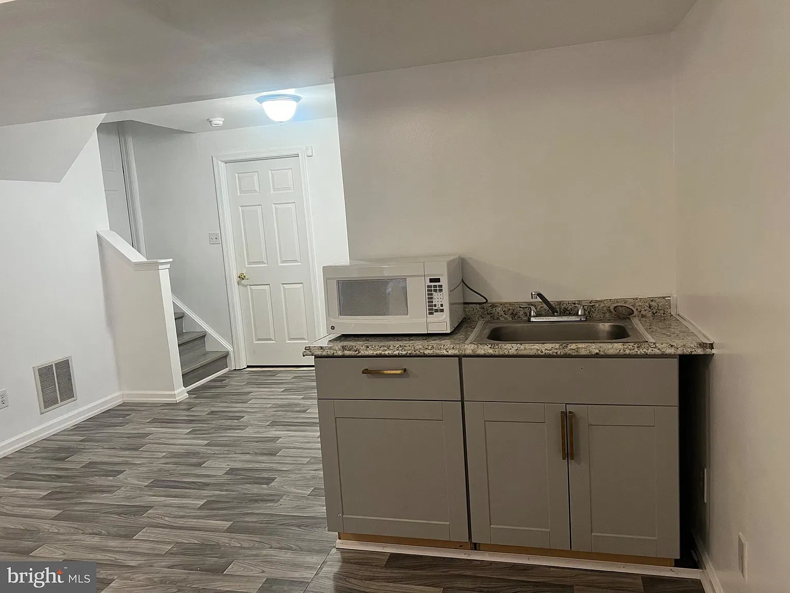 1 bed, 1.0 bath, 2056 sqft, $1,500 — Photo 3