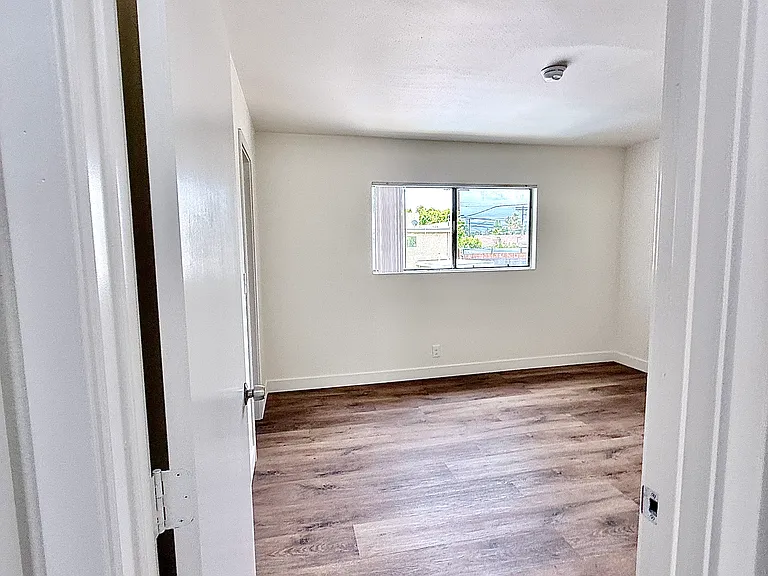 12521 Saticoy St #4 — Photo 15
