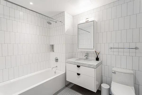 Rented by Bond New York | media 27