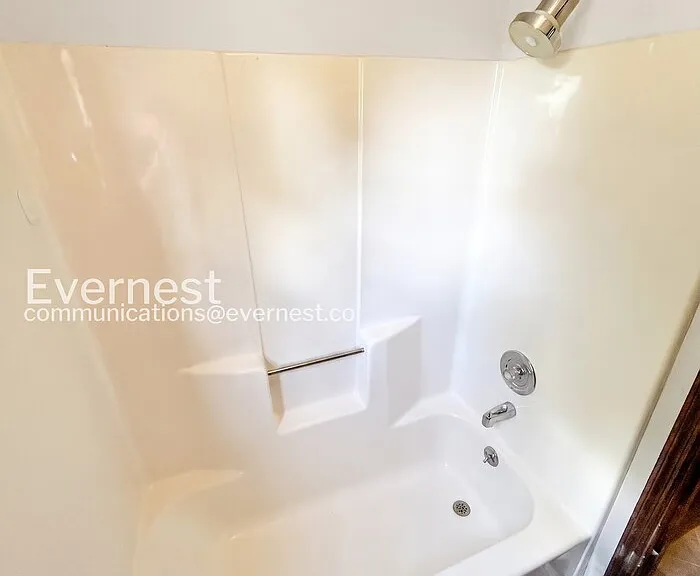 915 Russell St #A — Photo 17