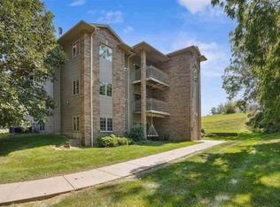 463 N 1st Ave, Iowa City, IA 52245