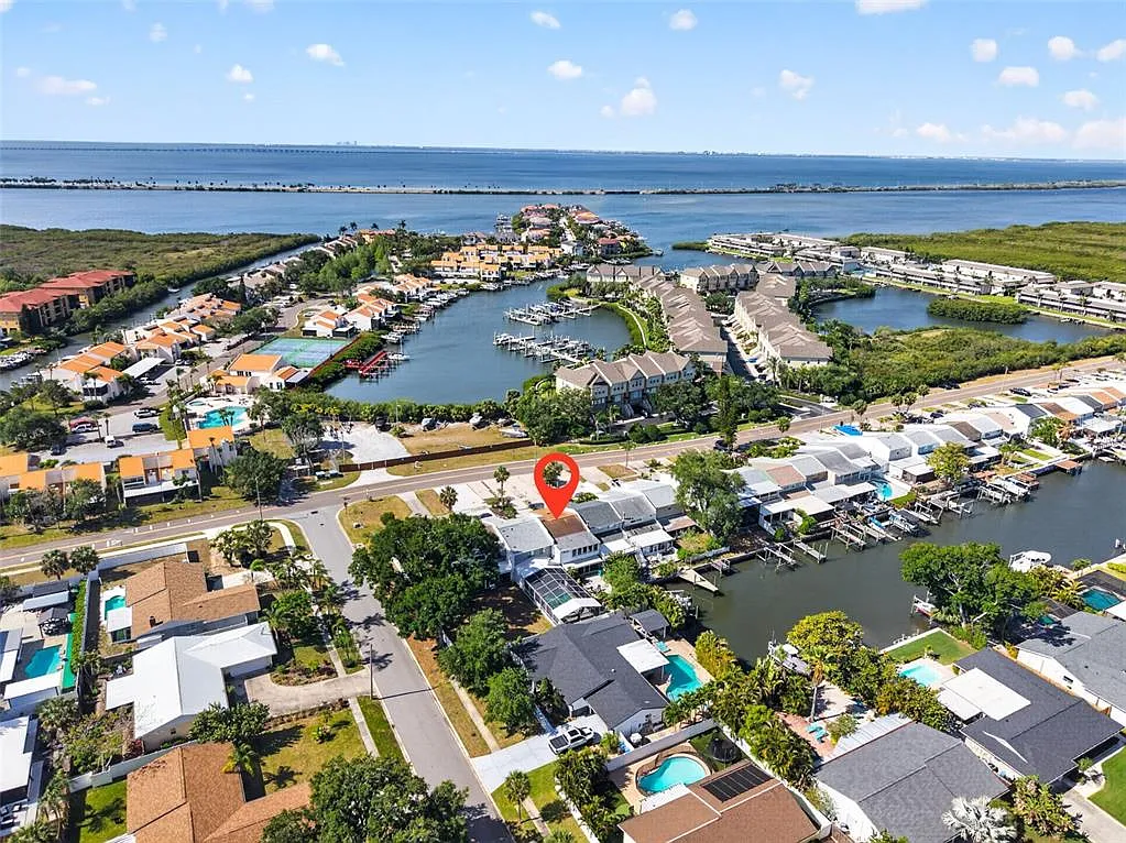 Building Photo - 8705 Bay Pointe Dr