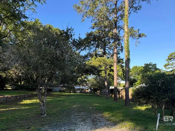 116 Nichols Ave #10, Fairhope, AL 36532