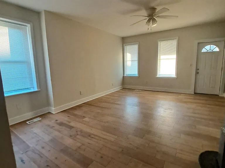 1100 Green St — Photo 12
