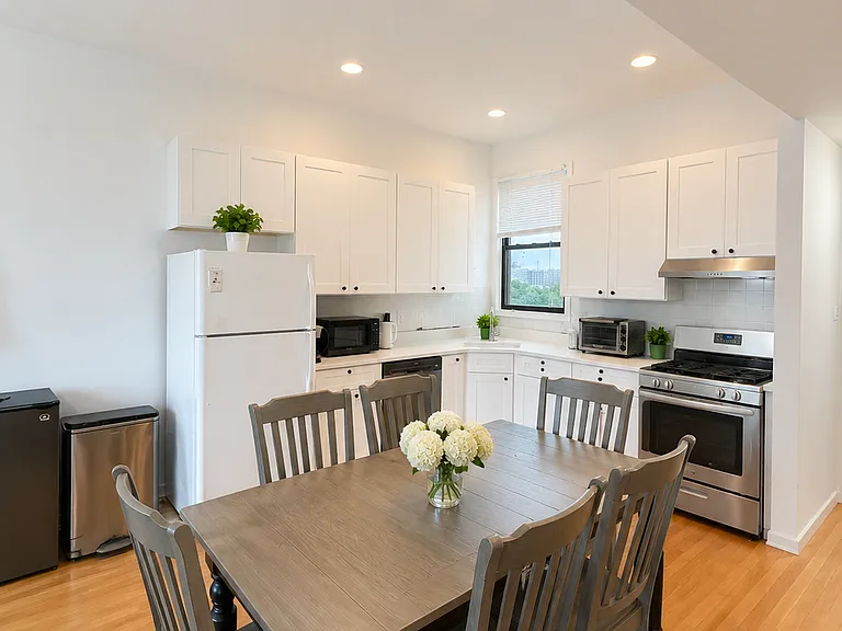 944 N Orleans St #301 — Photo 4