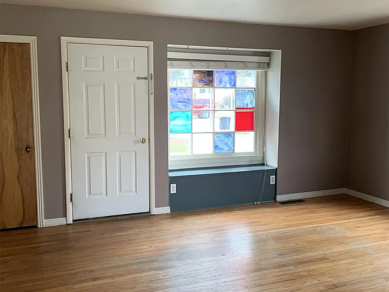 4126 Pleasant Dr — Photo 2
