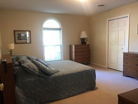 5th image of 150 Manchester Dr