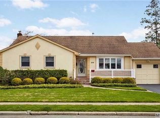 1506 Cleveland Ave, East Meadow, NY 11554