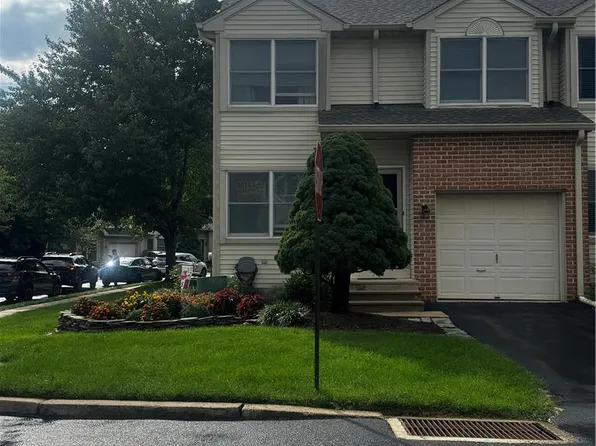 302 Oxford Pl, Macungie, PA 18062