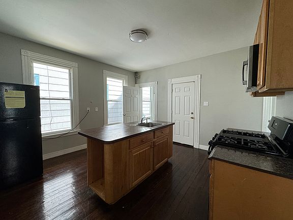 4th image of 271 Howard Ave #A