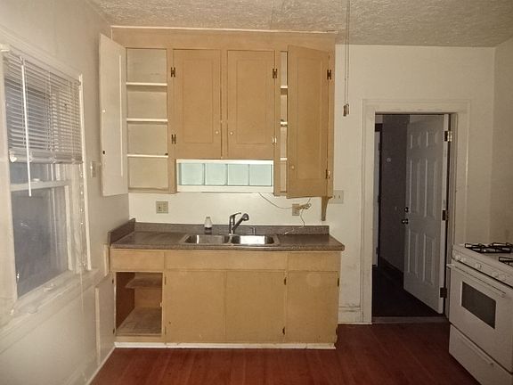 5th image of 2081 Marlowe Ave