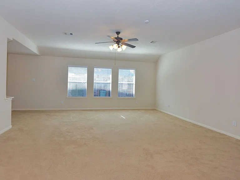 13607 Manor Crest Ln — Photo 9