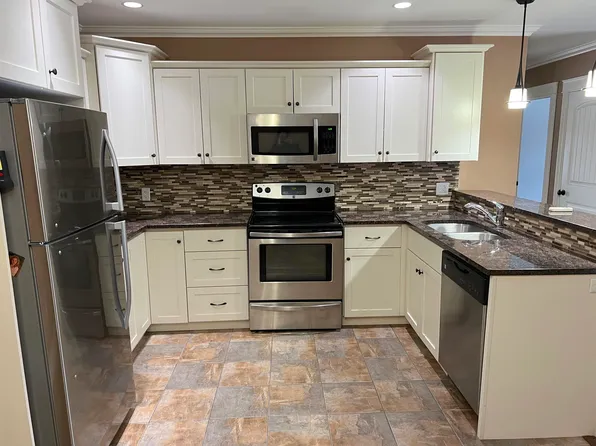 55 Glen Stewart Dr #207, Stratford, PE C1B 2A8