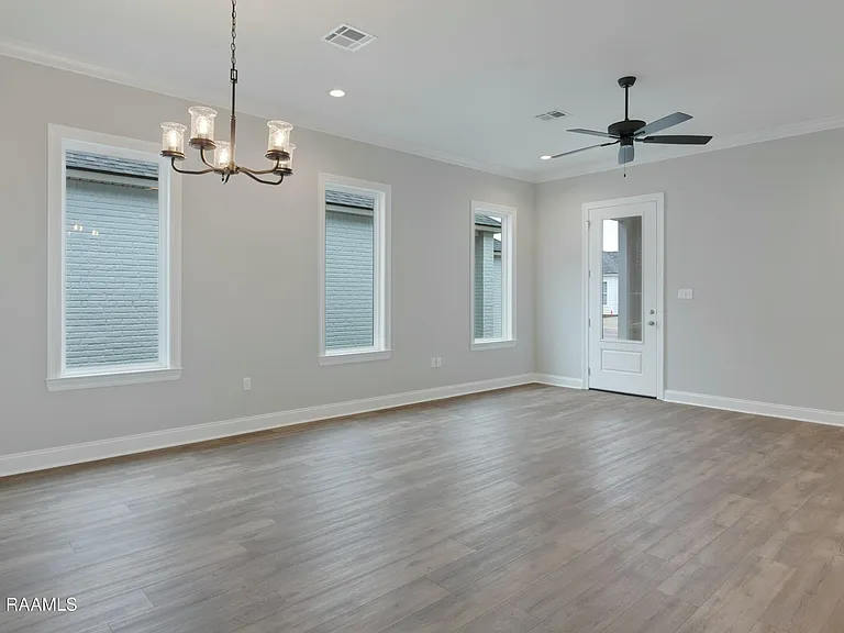 107 Alpine Dr — Photo 9