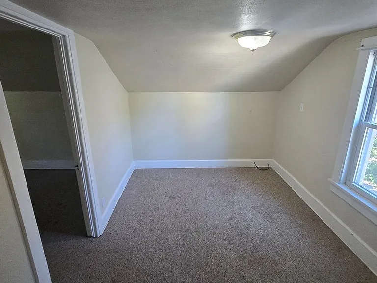 490 & 492 McHenry St — Photo 8