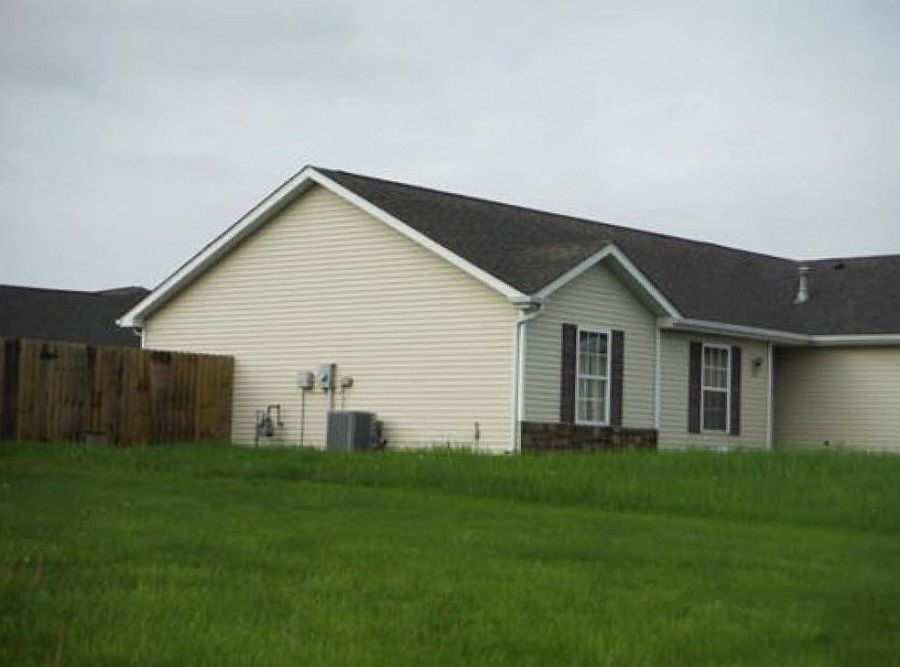 2nd image of 360 S Boo Rd