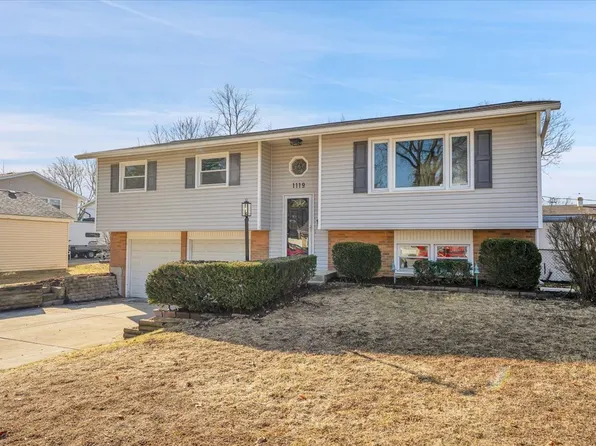 1119 E Dogwood Ln, Mount Prospect, IL 60056