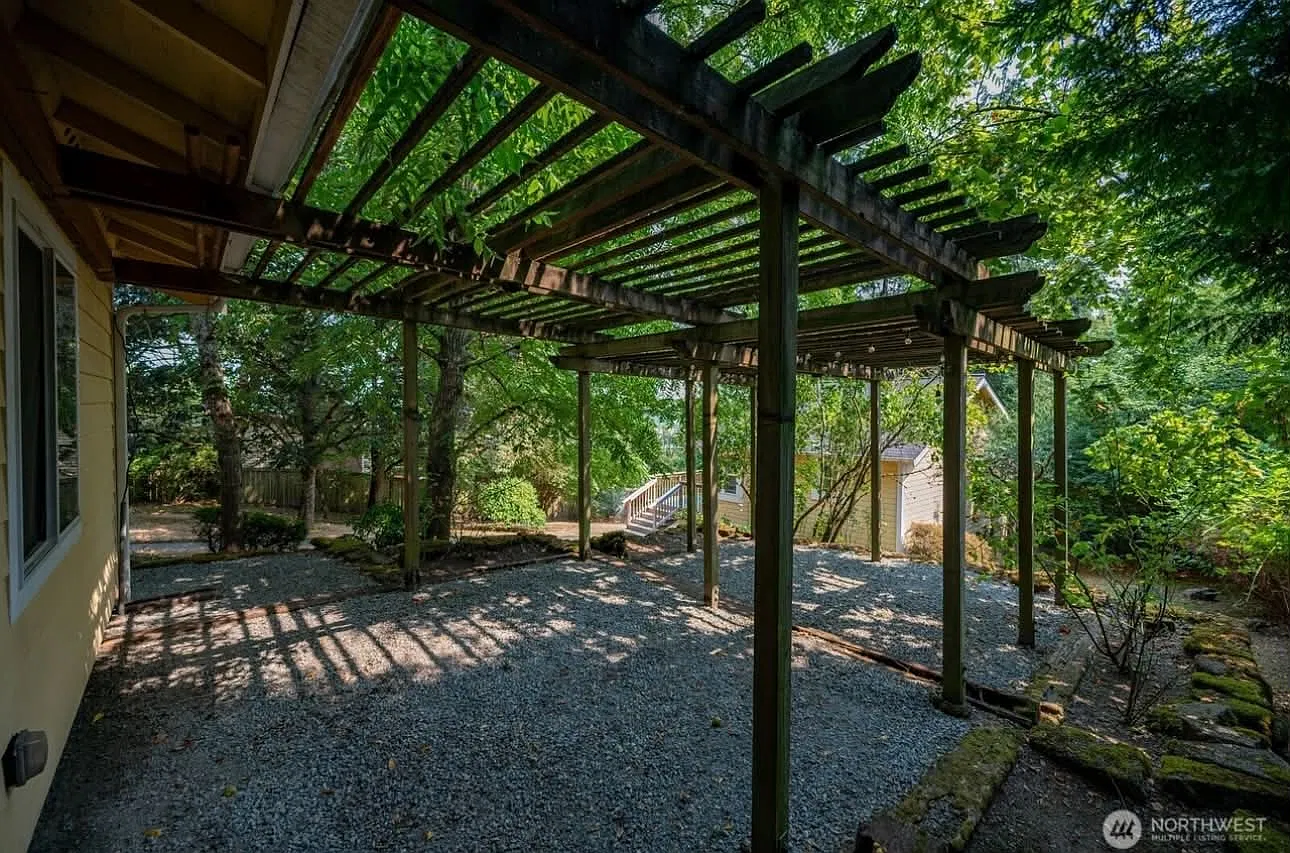 2 bed, 840 sqft, $2,200 — Photo 4