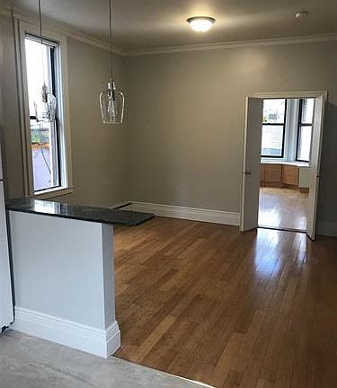 4th image of 1521 Manhattan Ave #2