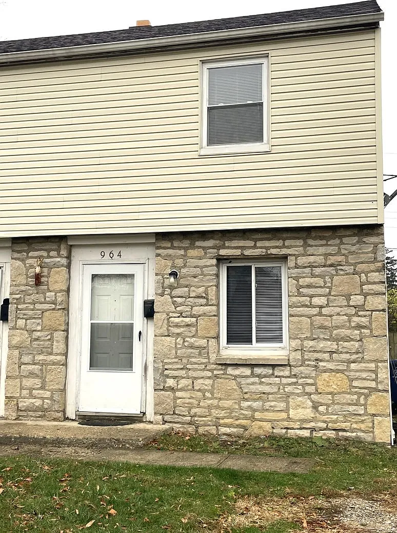 964 South Harris Ave — Photo 2