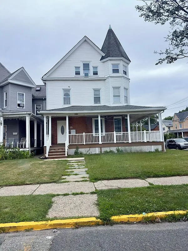 2 bed, 1.0 bath, 1025 sqft, $2,250 — Photo 1