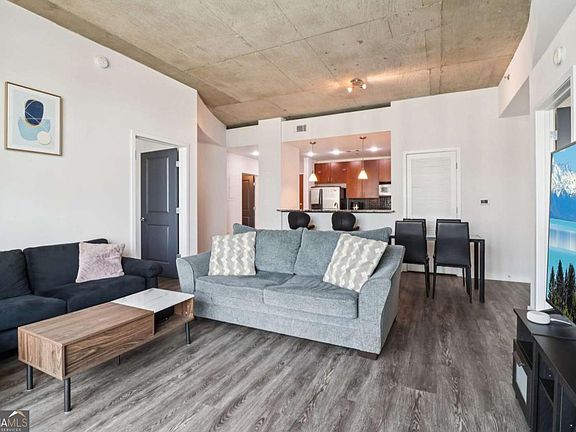 3rd image of 250 Pharr Rd #1905