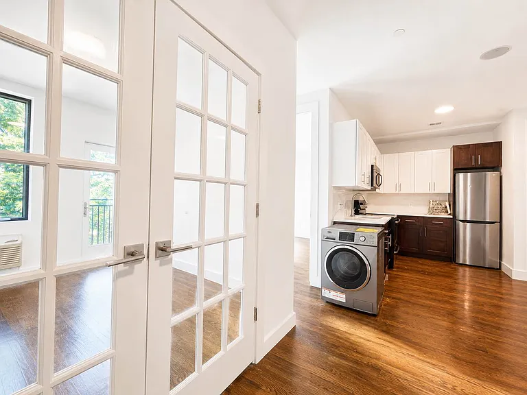 55 Stanhope St #3R — Photo 2
