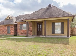 108 Oak Shadows Dr, Youngsville, LA 70592