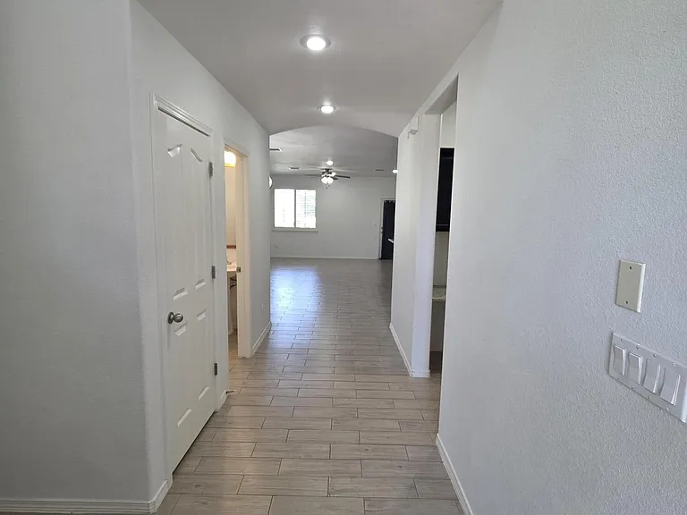 7517 Red Cedar Dr — Photo 2