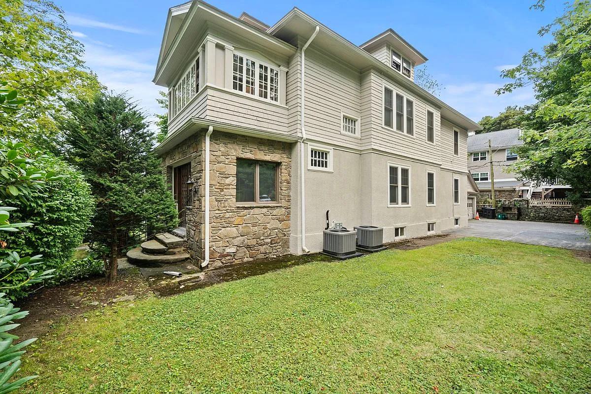11 Roseland Rd — Photo 3