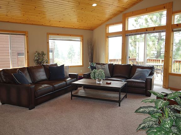 Living room with large rear deck